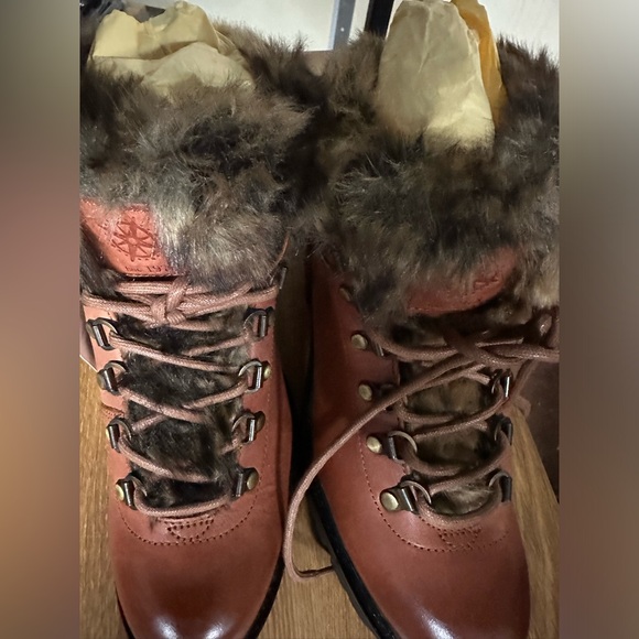 ‼️$10 - Bussola RIC Leather Women’s Winter Hiker Boots with Faux Fur Size 39 NWT - Picture 5 of 10